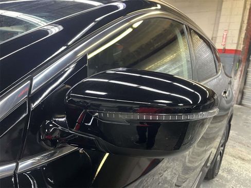 Used 2020 Nissan Murano SV w/ Premium Package image 11