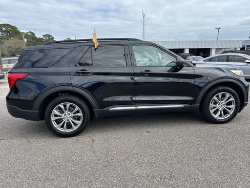 Certified 2022 Ford Explorer XLT w/ Equipment Group 202A image 9