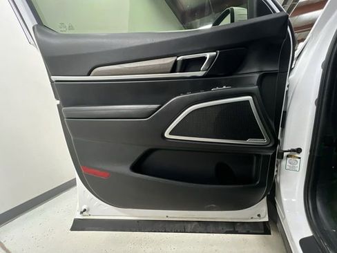 Used 2022 Kia Telluride EX w/ EX Premium Package image 23