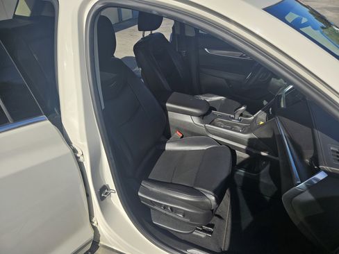 Used 2017 Cadillac XT5 Luxury w/ Driver Awareness Package image 17