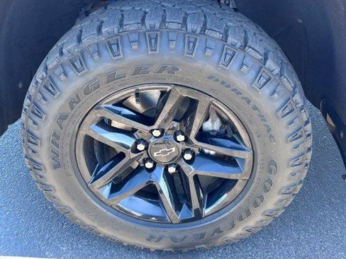 Used 2019 Chevrolet Silverado 1500 Custom Trail Boss w/ Custom Convenience Package AWD/4WD image 10