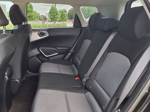 Used 2025 Kia Soul LX w/ LX Technology Package FWD image 18