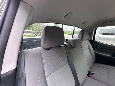 Used 2022 Toyota Tacoma SR5 w/ Technology Package AWD/4WD image 9