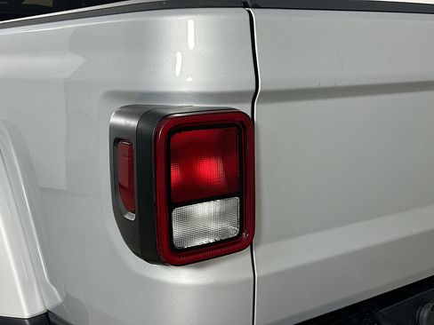 Certified 2022 Jeep Gladiator Mojave w/ Cold Weather Group image 40