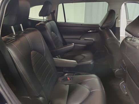 Used 2022 Toyota Highlander XLE image 23