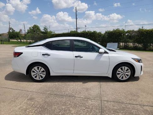 Certified 2025 Nissan Sentra S FWD image 4