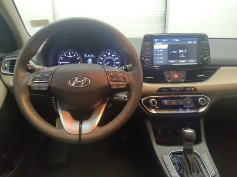 Used 2019 Hyundai Elantra GT FWD image 22