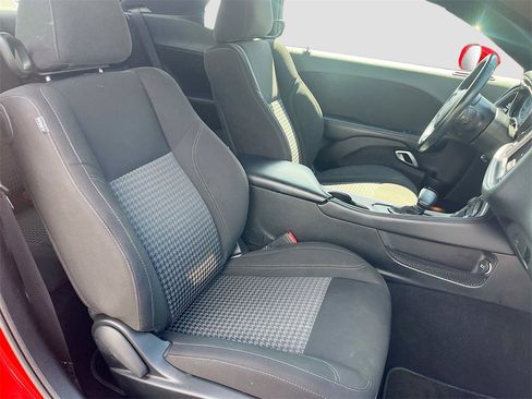 Used 2022 Dodge Challenger SXT image 26