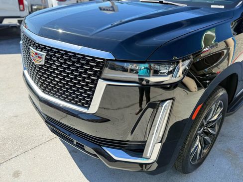 Used 2021 Cadillac Escalade ESV Premium Luxury image 12