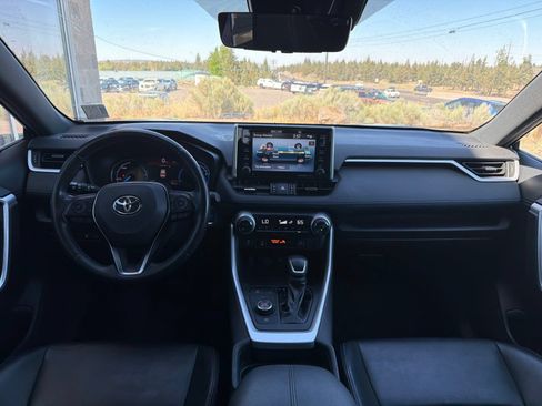Used 2020 Toyota RAV4 XSE w/ XSE Grade Weather Package AWD/4WD image 10