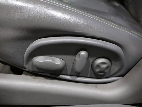 Used 2003 Pontiac Bonneville SE w/ Leather Appointment Package image 16