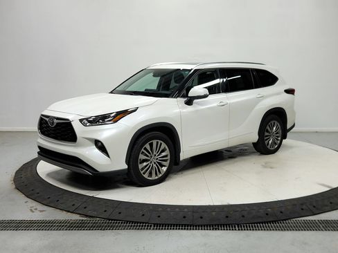Used 2021 Toyota Highlander Platinum AWD/4WD image 4