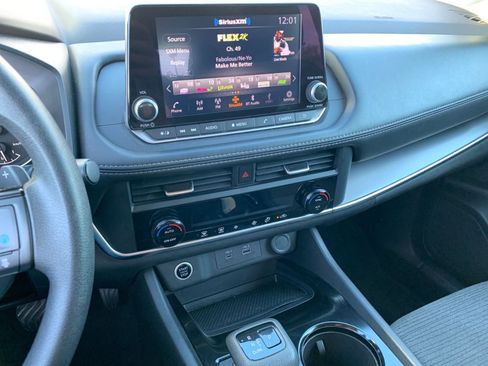 Used 2023 Nissan Rogue SV image 18