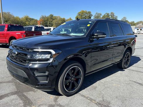 Used 2024 Ford Expedition Limited image 3