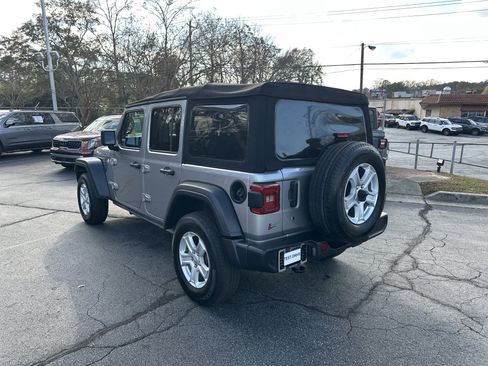 Used 2018 Jeep Wrangler Unlimited Sport S image 7
