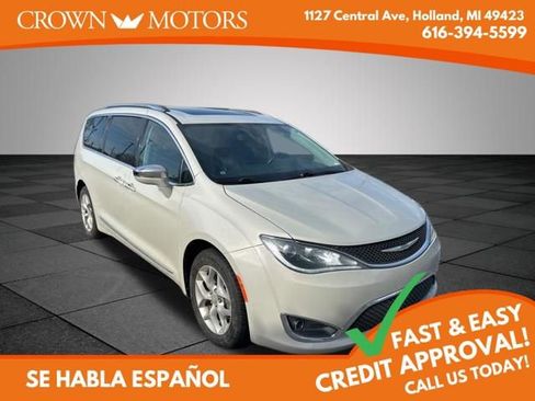 Used 2019 Chrysler Pacifica Limited image 1