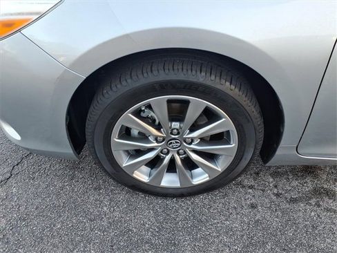 Used 2017 Toyota Camry XLE image 4