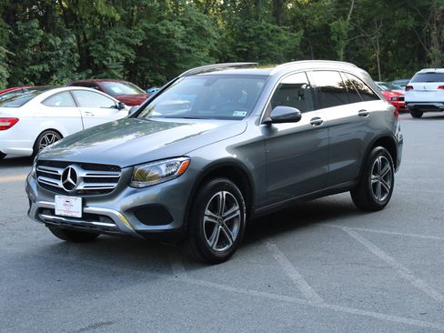 Used 2018 Mercedes-Benz GLC 300 4MATIC image 4
