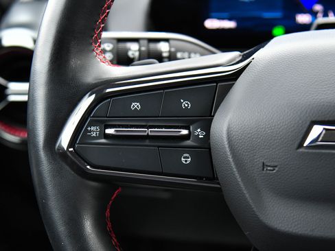 Used 2024 Chevrolet Equinox EV RS FWD image 40