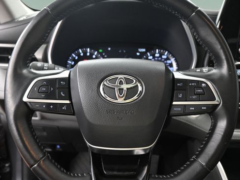 Certified 2021 Toyota Highlander XLE AWD/4WD image 27