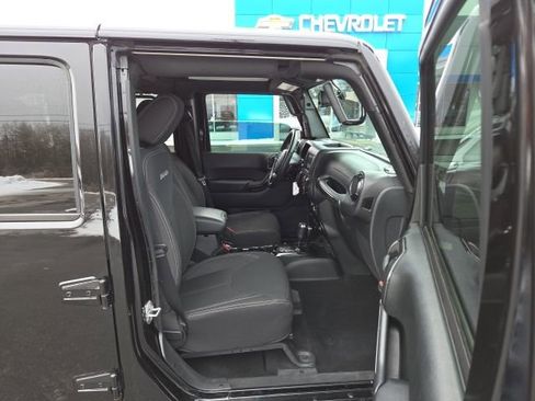 Used 2018 Jeep Wrangler Unlimited Sahara w/ Dual Top Group image 43