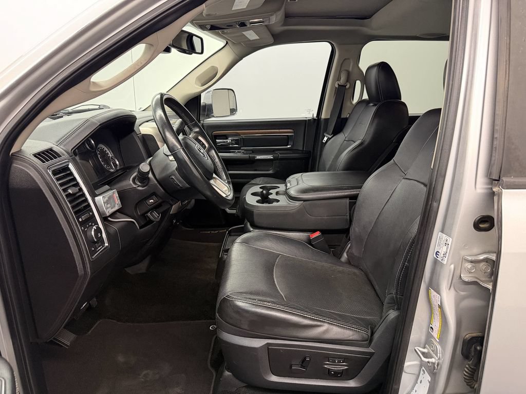 Used 2014 RAM 3500 Laramie w/ Convenience Group AWD/4WD image 5