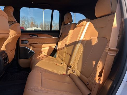 Certified 2022 Jeep Grand Cherokee Summit AWD/4WD image 48