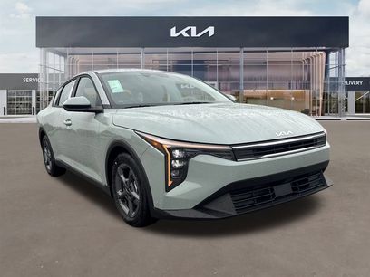 New 2025 Kia K4 LXS