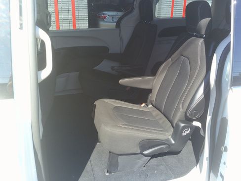 Used 2023 Chrysler Voyager LX FWD image 22
