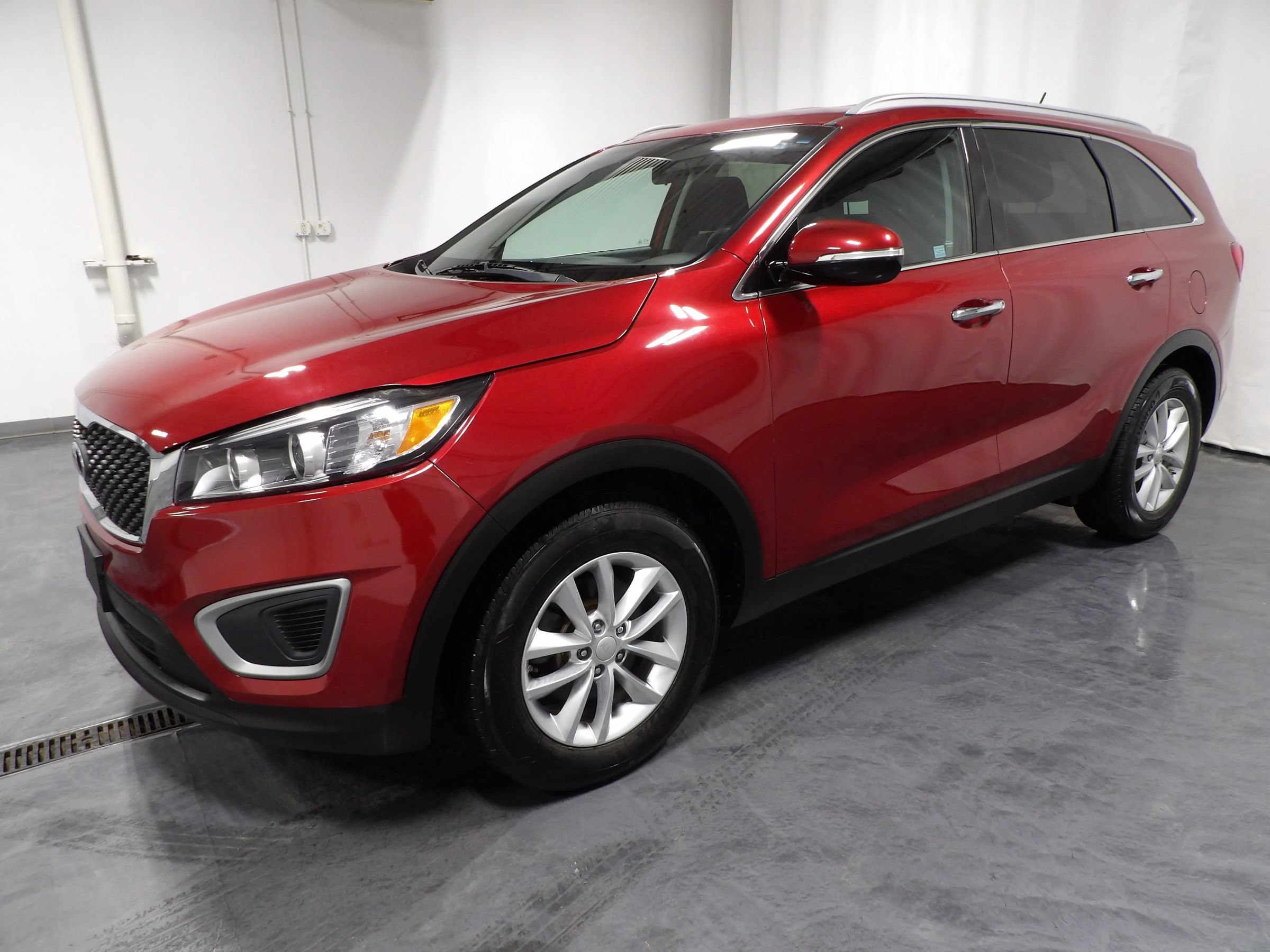 Used 2017 Kia Sorento FWD image 4