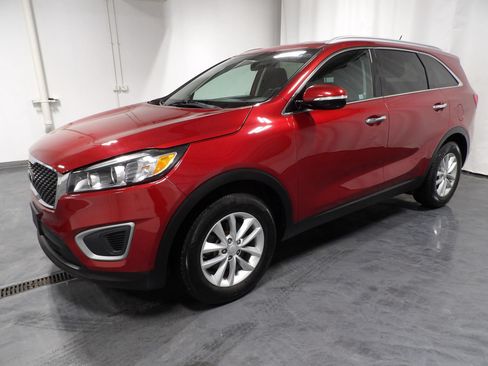Used 2017 Kia Sorento FWD image 4