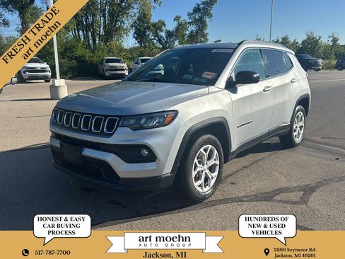 Used 2024 Jeep Compass Latitude AWD/4WD image 1