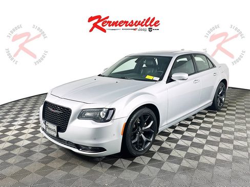 Used 2023 Chrysler 300 S image 3