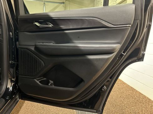 Used 2023 Jeep Grand Cherokee L Laredo image 15