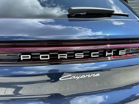 Certified 2025 Porsche Cayenne image 12