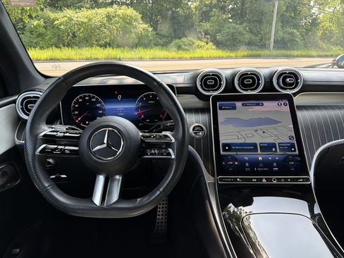 Used 2023 Mercedes-Benz GLC 300 4MATIC image 12