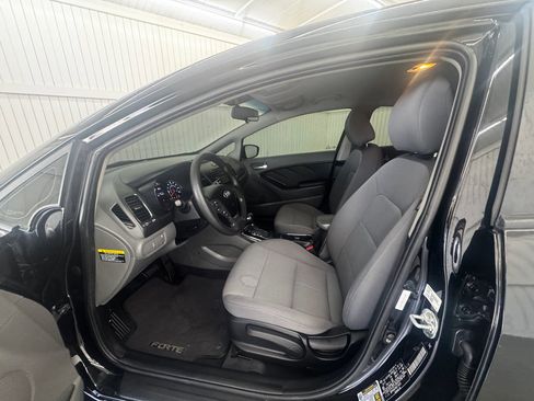 Used 2017 Kia Forte LX image 9
