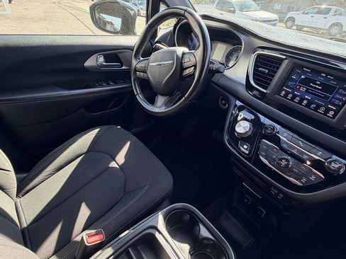 Used 2018 Chrysler Pacifica Touring Plus w/ S Appearance Package image 21