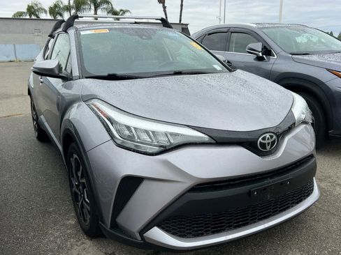 Used 2020 Toyota C-HR XLE FWD image 3