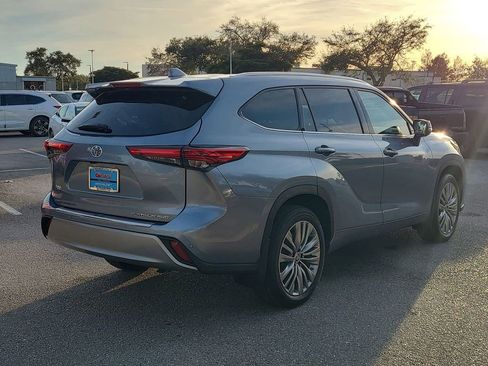 Used 2021 Toyota Highlander Platinum image 11