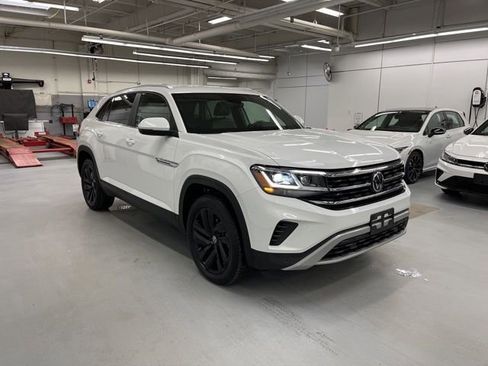 Used 2023 Volkswagen Atlas Cross Sport SE w/ Black Wheel Package image 5