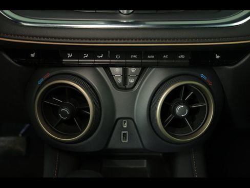 Used 2023 Chevrolet Blazer Premier image 28