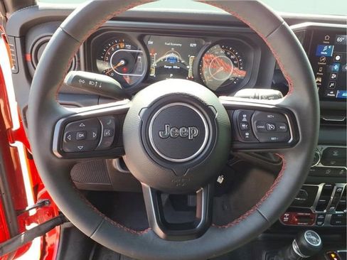 Used 2024 Jeep Gladiator Rubicon AWD/4WD image 23