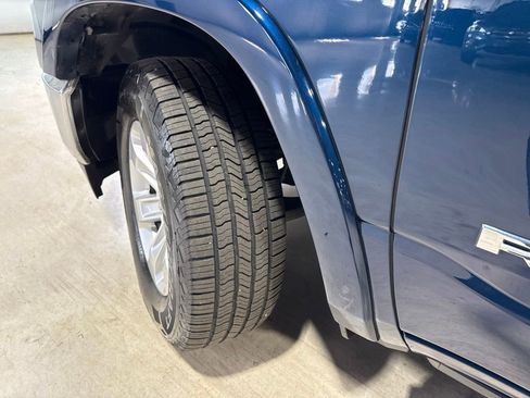 Used 2019 RAM 1500 Laramie AWD/4WD image 3