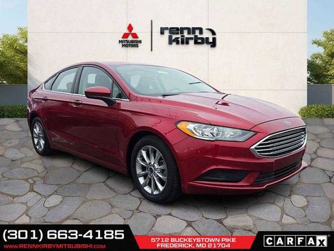 Used 2017 Ford Fusion SE w/ Fusion SE Technology Package image 1
