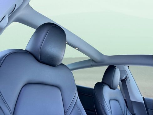 Used 2023 Tesla Model 3 Standard Range image 16