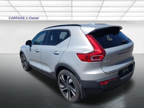 Used 2023 Volvo XC40 B5 Plus w/ Driver Assist Package AWD/4WD image 2