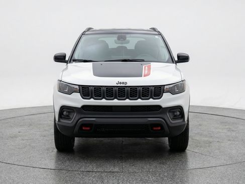 Used 2025 Jeep Compass Trailhawk image 2
