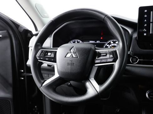 Used 2025 Mitsubishi Outlander ES FWD image 20