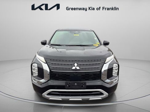 Used 2024 Mitsubishi Outlander SE image 2